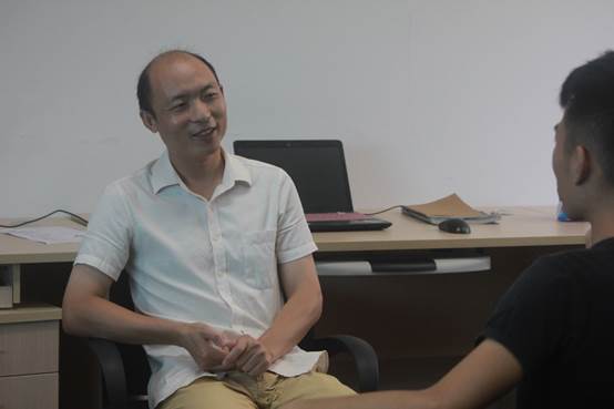 说明: D:\2019\WeChat Files\shleegzhu\Files\2017电子平台
“寻访校友足迹”校友(稿件、图片)\2017电子平台
“寻访校友足迹”校友(稿件、图片)\杨猛师兄\杨猛师兄.JPG