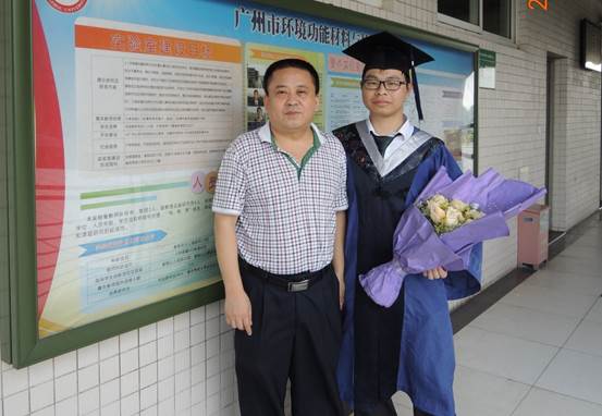 说明: D:\2019\WeChat Files\shleegzhu\Files\2017电子平台
“寻访校友足迹”校友(稿件、图片)\2017电子平台
“寻访校友足迹”校友(稿件、图片)\陈文斌师兄\陈文斌师兄(1).jpg